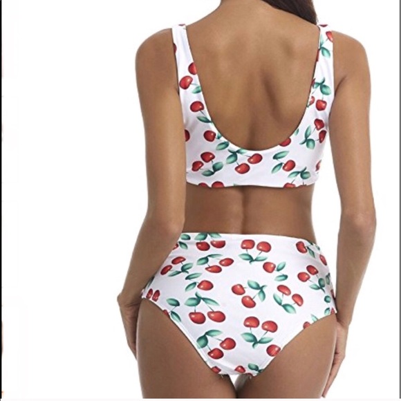 Cherry bikini - Picture 5 of 6